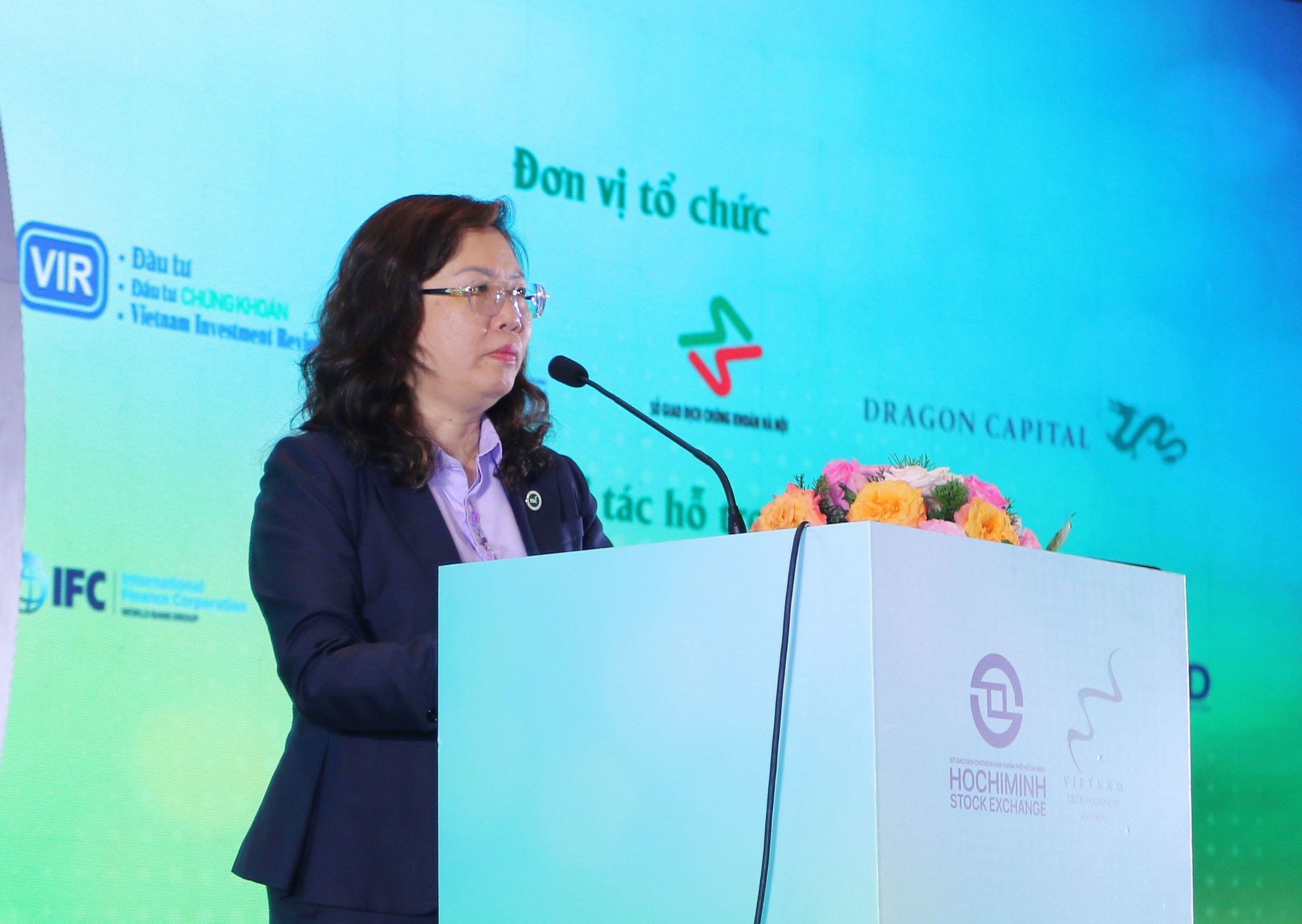 ba-vu-thi-chan-phuong-chu-tich-uy-ban-chung-khoan-nha-nuoc-phat-bieu-tai-hoi-nghi